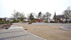 Der Parkplatz Wittum wird umfangreicher saniert als bisher geplant. Der Unterbau im alten Teil des Parkplatzes (Foto hinten) wird nun ebenfalls erneuert. Foto: Wegner