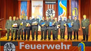 Der Kreisfeuerwehrverband Calw ehrte verdiente Mitglieder für herausragendes Engagement. Foto: Steffi Stocker KFV Calw