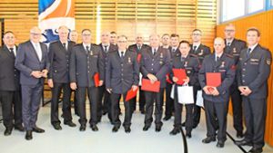 Mit Feuerwehrehrenzeichen in Gold, Silber und Bronze wurden aktive Feuerwehrkameraden der Nagolder Wehr geehrt. Foto: Angela Baum