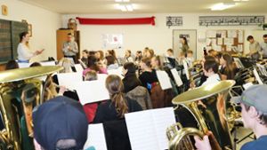 Musikvereine Heinstetten und Schwenningen: Beim gemeinsamen Workshop lernen Jugendliche das Dirigieren
