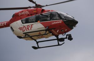 Der 23-Jährige wurde mit einem Rettungshubschrauber in eine Klinik geflogen. (Symbolfoto) Foto: Heidepriem