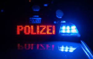 Unfall bei Egenhausen: Autofahrer weicht Motorrad aus und streift Leitplanke
