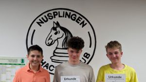 Julian Gvozdenac (links), Sam Karle und Elias Quarleiter vom Schachclub Nusplingen. Foto: Klaiber