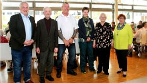 Die Geehrten: Jürgen Neumeister (von links), Wolfgang Mayer, Gerhard Heidemann, Martina Roeper, Elisabeth Antis und Anne Heller. Foto: Jörg Wah