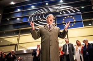 Ein nahezu symbolisches Bild: Brüssel am 29. Januar 2020, Nigel Farage  verlässt das Parlamentsgebäude der EU. Foto: dpa/Michael Kappeler