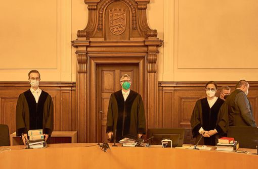 Der Vorsitzende Richter Thomas Geiger (Mitte) wird im Riecher-Prozess von Richterin von Lackum und Richter Kiefer unterstützt. Foto: Lück