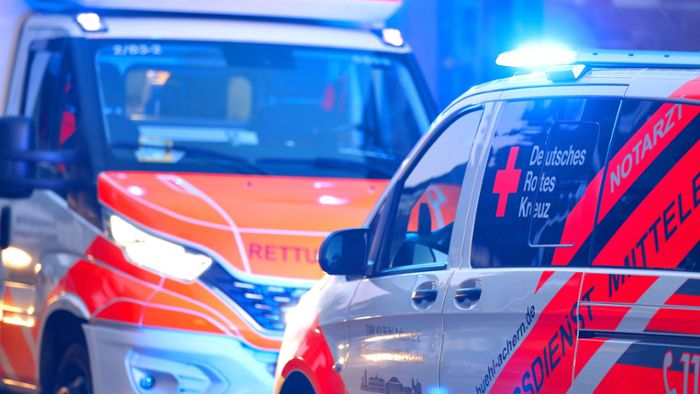 Arbeitsunfall in Albstadt: Lastenaufzug stürzt auf zwei Männer