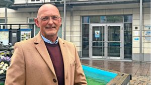 Andreas Hofmann möchte Bürgermeister von Hüfingen werden. Der 61-Jährige trifft unter dem Motto „weils um Hüfingen geht“  an und gibt sich ganz selbstbewusst. Foto: Stephanie Jakober