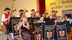 Als eingespieltes Team  präsentierte sich der Musikverein Röt-Schönegründ seinen zahlreichen Fans im Kurhaus. Foto: Schwark