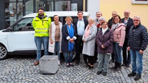 Martin Paulus vom Ordnungsamt Burladingen (links) und die Vorstandsmitglieder des Vereins „Bürger helfen Bürger in der Stadt Burladingen“ Foto: Wolff