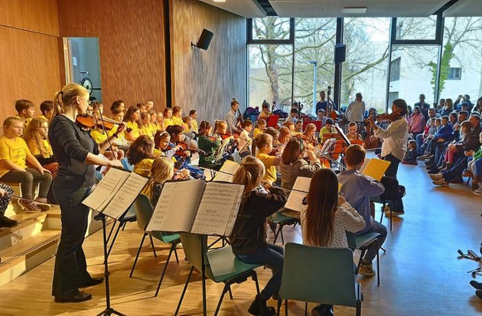 Im neuen Musiksaal: Konzertdebüt der Streicherklasse an der Lembergschule Nagold