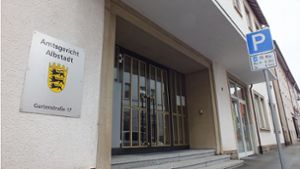 Prozess in Albstadt: Querdenker beruft sich aufs Grundgesetz