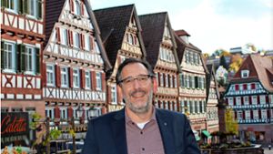 Noch befindet sich sein Büro am Calwer Marktplatz: Ab Juli arbeitet Tobias Volle als Baubürgermeister in der Goldstadt Pforzheim. Foto: Verena Parage