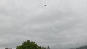 Polizei-Hubschrauber fliegt über Bisingen