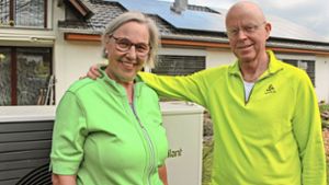 Seit rund  einem Jahr sind bei Christina und Heribert Suppanz  Wärmepumpe und  Photovoltaik-Module  im Einsatz. Im Ernstfall können sie auf alternative Heizformen zurückgreifen. Foto: Guy Simon
